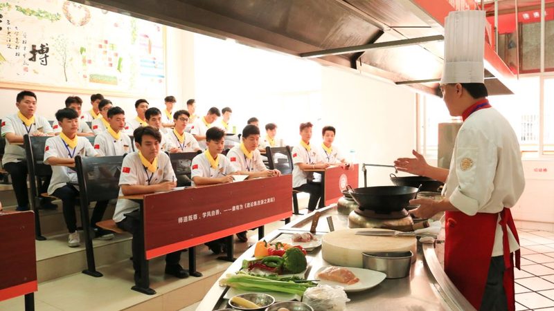 选择餐饮加盟项目时，品牌实力是关键因素之一。以下是一些考察品牌实力的要点：